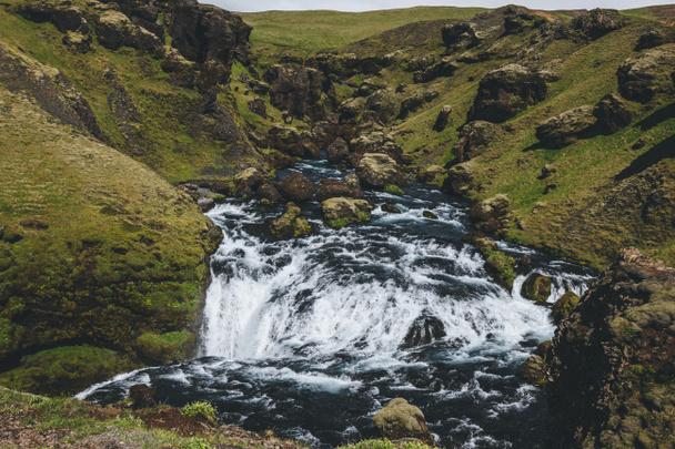 malerischer Blick auf die Schlucht des Flusses skoga in Island  - Foto, Bild