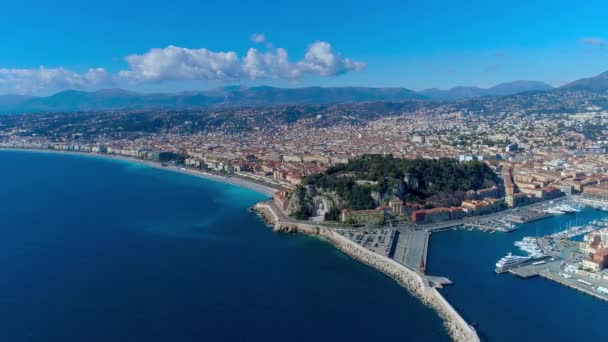 Luftaufnahme der schönen französischen Promenade, Mittelmeerblick und Flughafenblick. Stadtpanorama. Drohne 4k-Video - Filmmaterial, Video