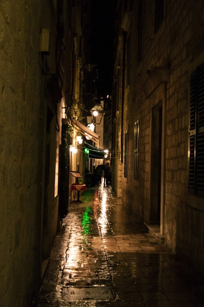 Ночная аллея в старом городе Дубровника
 - Фото, изображение