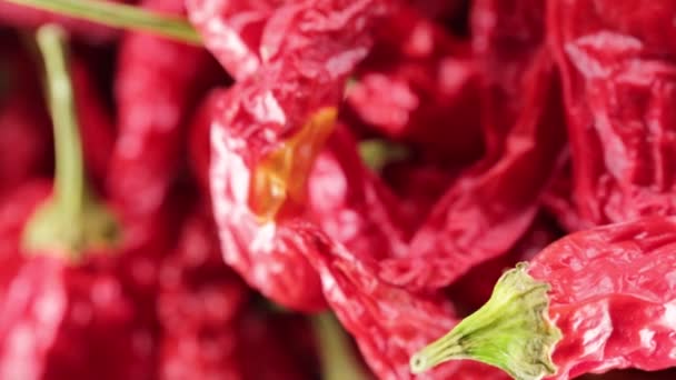 Calabrische gedroogde rode pepertjes voor het koken - Video