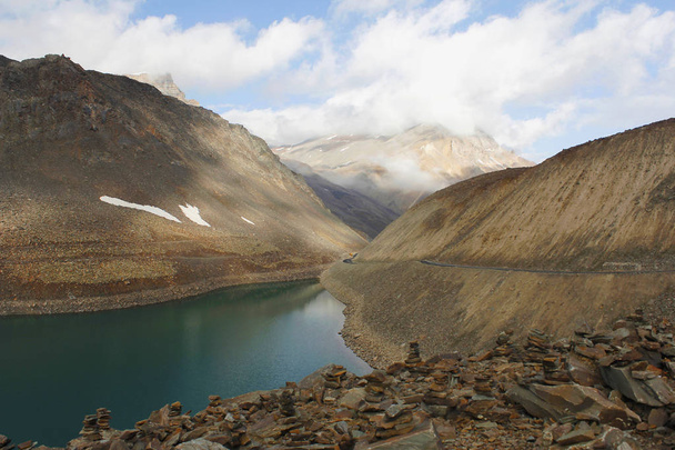 Veduta di Suraj Taal, Himachal Pradesh, India
 - Foto, immagini