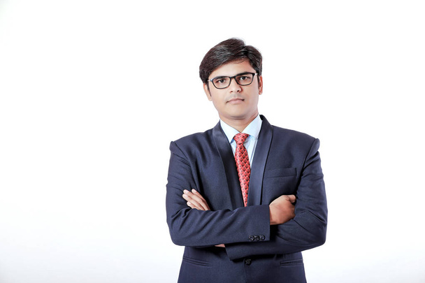 Joven empresario indio sobre fondo blanco - Foto, imagen