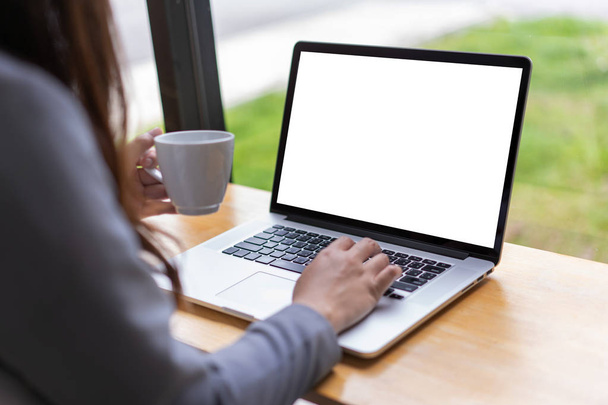 mock up Using laptop with blank screen computer modern - Foto, imagen