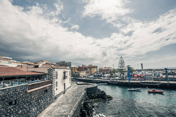 Vedi l'architettura a Puerto de la Cruz a Tenerife, Spagna
. - Foto, immagini