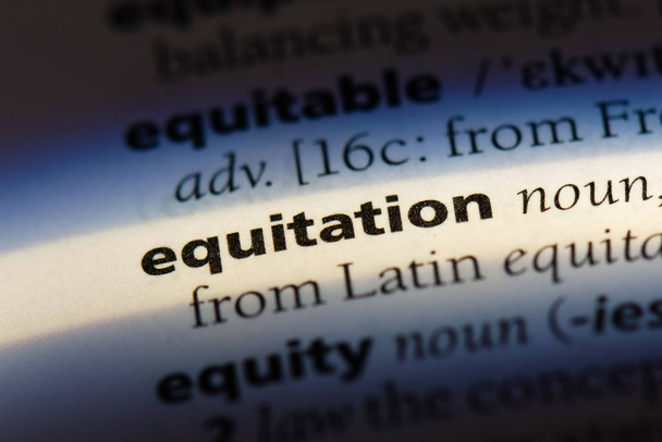 bir sözlüğü'ndeki Equitation sözcüğü. Equitation kavramı - Fotoğraf, Görsel