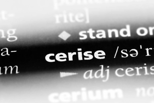 Cerise szót a szótárban. Cerise koncepció - Fotó, kép