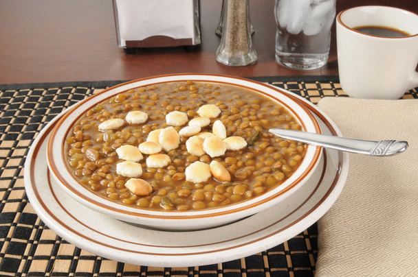 Tigela de sopa de lentilha
 - Foto, Imagem