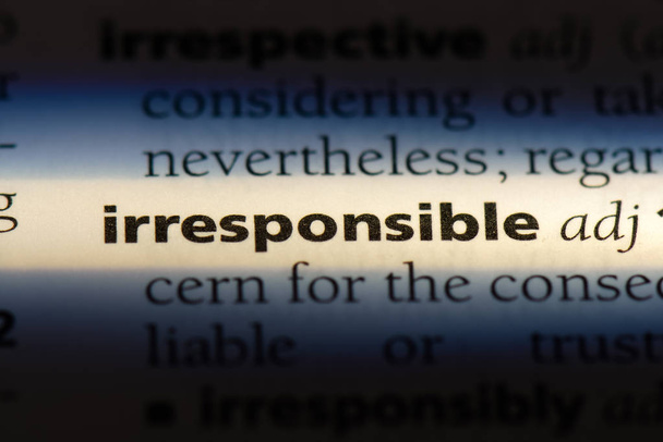 palavra irresponsável em um dicionário. conceito irresponsável
. - Foto, Imagem