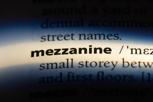 Слово мезонин в словаре. концепция мезонина
. - Фото, изображение