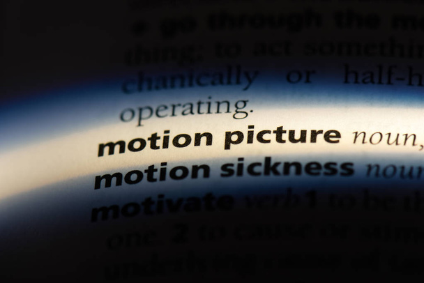 κίνηση εικόνα λέξη σε ένα λεξικό. κίνηση εικόνα έννοια. - Φωτογραφία, εικόνα
