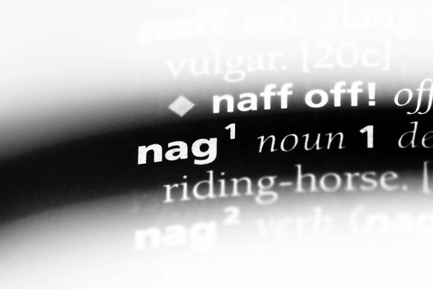 nag λέξη σε ένα λεξικό. nag έννοια. - Φωτογραφία, εικόνα