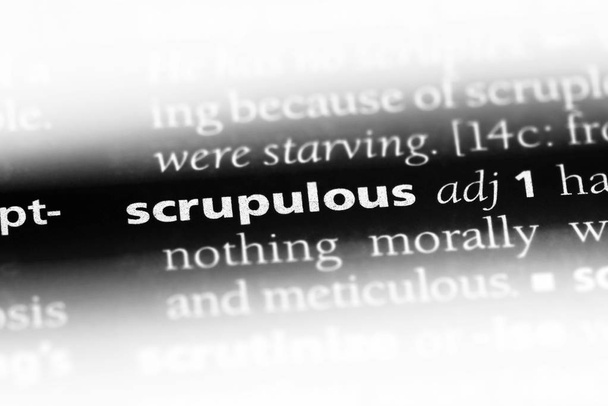 mot scrupuleux dans un dictionnaire. concept scrupuleux
. - Photo, image