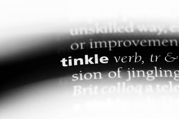 parola tinkle in un dizionario. concetto di tinkle
. - Foto, immagini