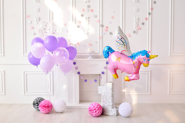 Girl birthday. Decorations for holiday party. A lot of balloons pink and white colors.  - Zdjęcie, obraz