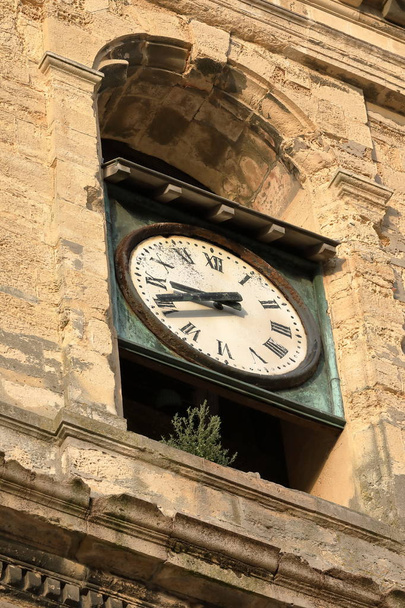 Historiallinen kirkko kellon Dieppe Normandiassa
 - Valokuva, kuva