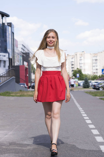 Attractive girl with colourful outfit - Valokuva, kuva