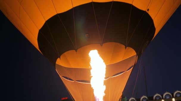 Oheň z plynového tryskového hořáku v horkovzdušném balónu - Záběry, video
