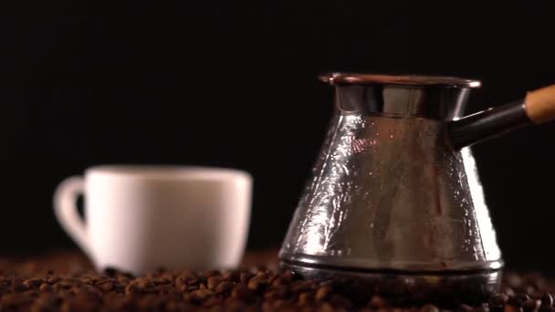 Rotating view of a cup, coffee beans and pot - Materiał filmowy, wideo