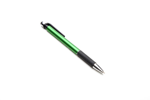 Groene pen geïsoleerd op een witte achtergrond, businessconcept met onderwijs - Foto, afbeelding