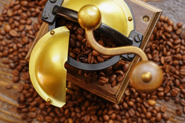 Granos de café y molino - Foto, Imagen