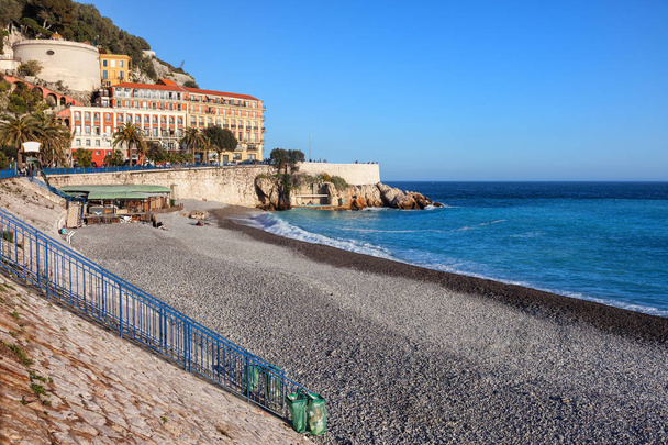 Nice city in France, beach on French Riviera (Cote d'Azur) at Mediterranean Sea - Foto, Bild