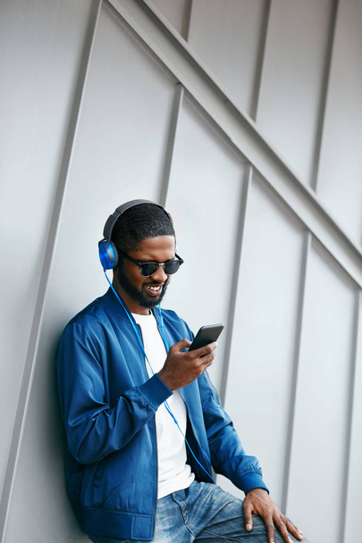 Fashion And Music. Man With Headphones And Phone In City - 写真・画像