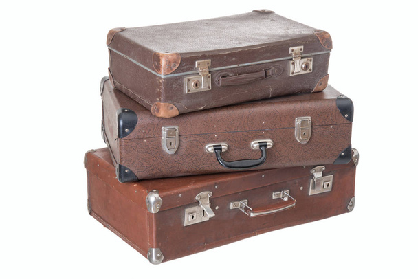 drie oude vintage koffers van verschillende grootte - Foto, afbeelding