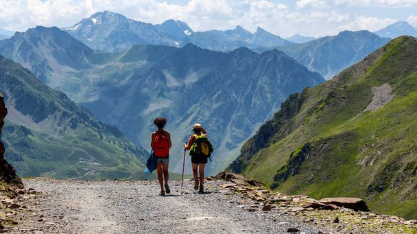 two women hikers on the trail of the Pic du Midi de Bigorre in the Pyrenees - Фото, зображення