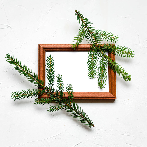 Green leaf in a frame on white concrete background - Fotografie, Obrázek