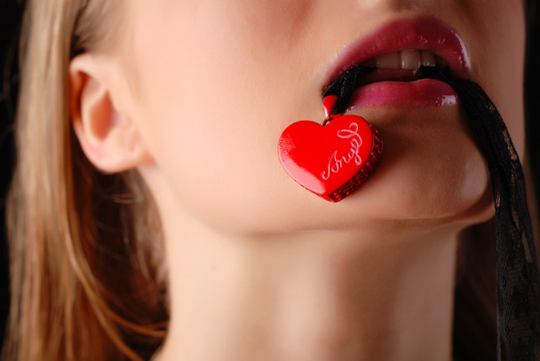 Visage féminin et cœur rouge
 - Photo, image