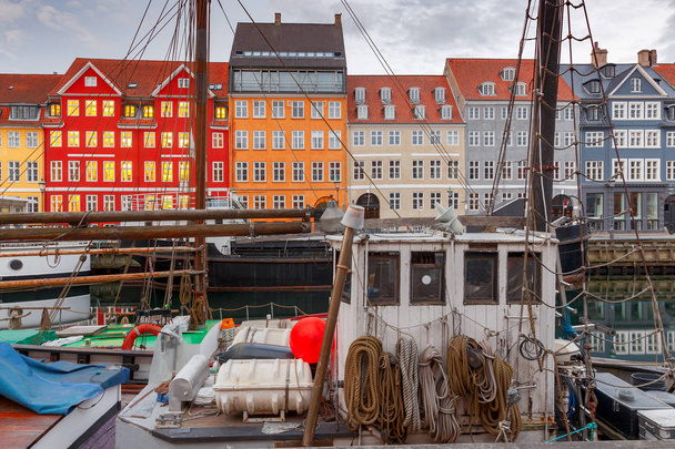 Κοπεγχάγη. Το κανάλι του Nyhavn είναι αυγή. - Φωτογραφία, εικόνα