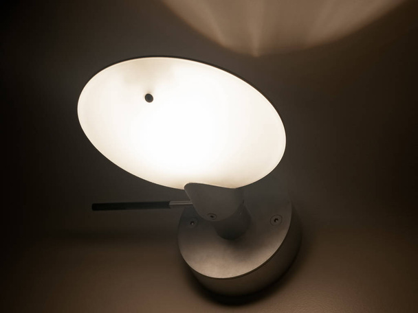 Ronde drop plafond met lampen verlichting armaturen - Foto, afbeelding