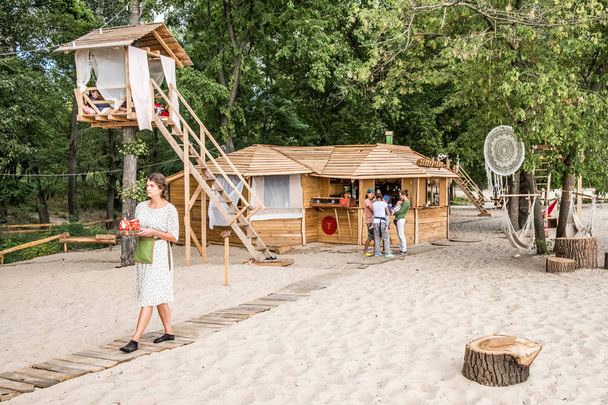 Kiev, Ukraine - 4 july 2017: Cafe "Skvorechnik" in recreation area by Dnipro river, Trukhaniv Island, Kiev, Ukraine - Fotoğraf, Görsel