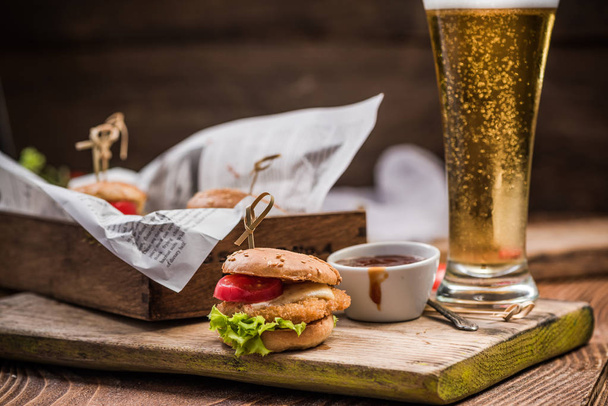 Pub food, bbq burgers and beer. - Фото, изображение