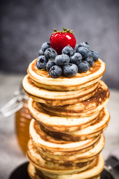 Homemade pancakes brunch with fresh berries. - Fotografie, Obrázek