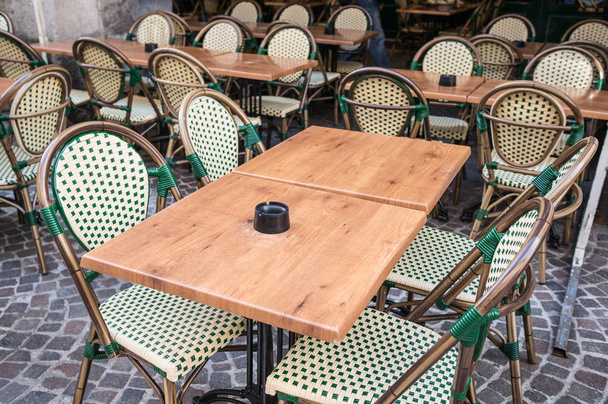 Sidewalk coffee shop in Annecy, France - Zdjęcie, obraz