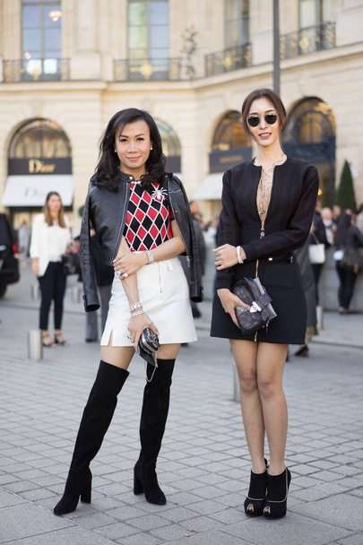 PARIS - OCTOBER 2016: Stylish guests during Paris Fashion week. With Fashion week in New York, London and Milan, they are the four biggest fashion events in the world - Foto, immagini