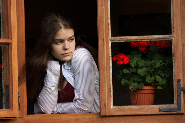 Mädchen im Fenster - Foto, Bild