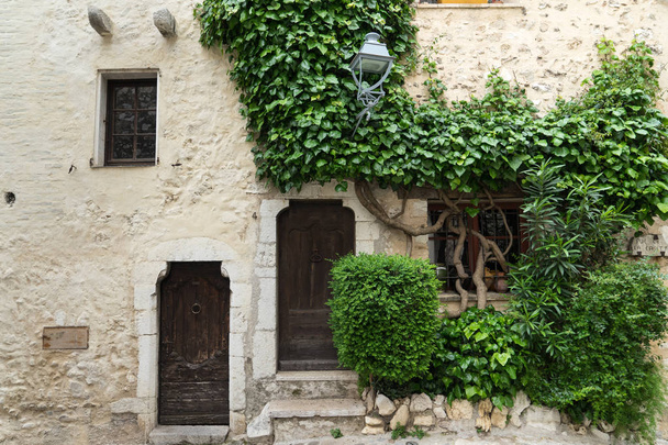 View of the typical southearn france old stone village of saint paul de vence on the french riviera refuge of many artists, painters, sculptors - Fotoğraf, Görsel