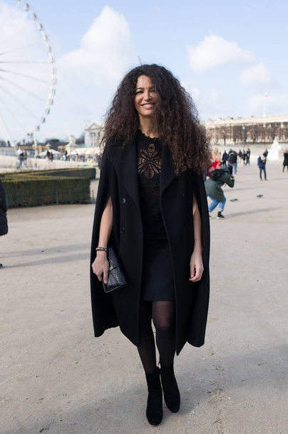 PARIS - OCTOBER 2016: Stylish woman during Paris Fashion week. With Fashion week in New York, London and Milan, they are the four biggest fashion events in the world - Valokuva, kuva