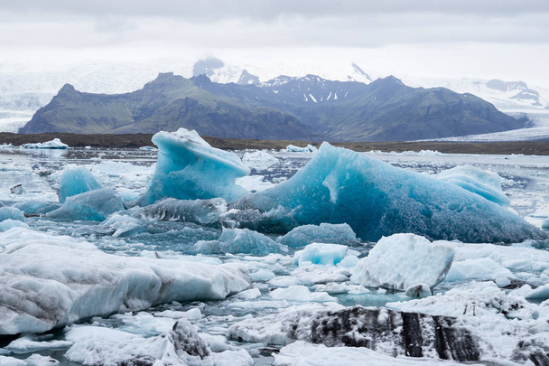Iceberg in Jokulsarlon glacier lagoon, located in the southeastern part of the island, near the glacier Vatnajokull. Tourist attraction - Zdjęcie, obraz