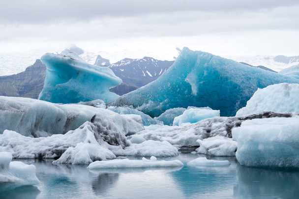 Iceberg in Jokulsarlon glacier lagoon, located in the southeastern part of the island, near the glacier Vatnajokull. Tourist attraction - Fotoğraf, Görsel