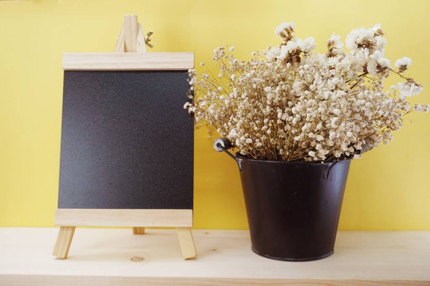 dried flower and space blackboard on wooden background - Φωτογραφία, εικόνα