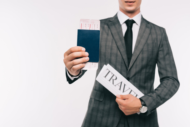 パスポートと航空券を白で隔離を示す実業家のトリミングされた画像 - 写真・画像