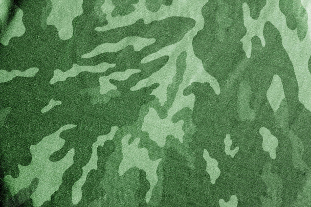旧迷彩布をぼかし、緑のトーンの効果です。抽象的な背景とデザイン abd のアイデアのためのテクスチャ. - 写真・画像
