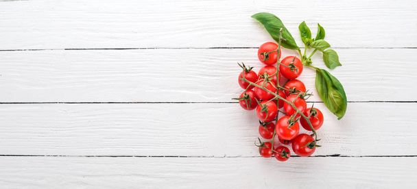 Fresh cherry tomatoes on a twig. Top view. On the table. Free space for text. - Foto, afbeelding