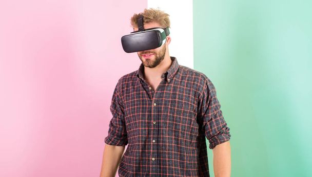 Man unshaven guy virtual reality glasses, pink background. Hipster use modern technology virtual reality. Guy head mounted display work 3d space. Vr technology gives new opportunities in engineering - Foto, afbeelding