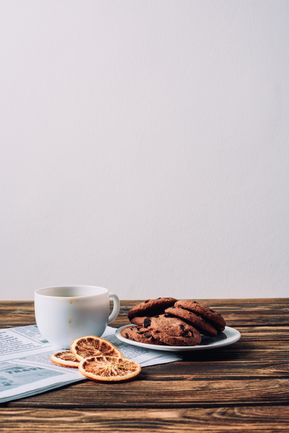 cup of coffee with cookies and spices on rustic wooden table - Foto, Imagen