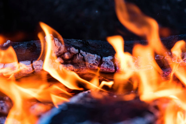 Dřevěná prkna na ohni zblízka pozadí - Fotografie, Obrázek