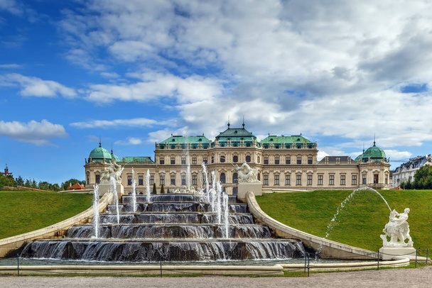 上部宮殿、ウィーンのベルヴェデーレ庭園の噴水の表示 - 写真・画像